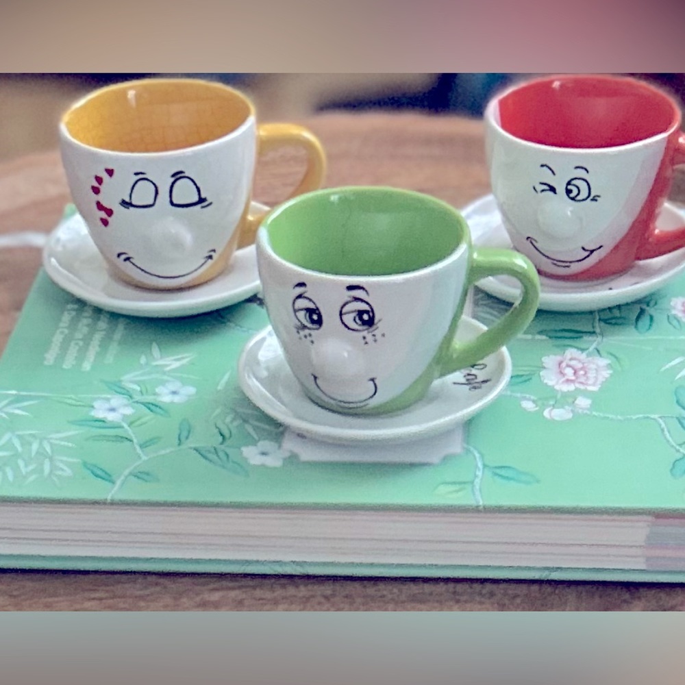 Vintage Collection Funny Face Happy Face Mugs expresso with saucers